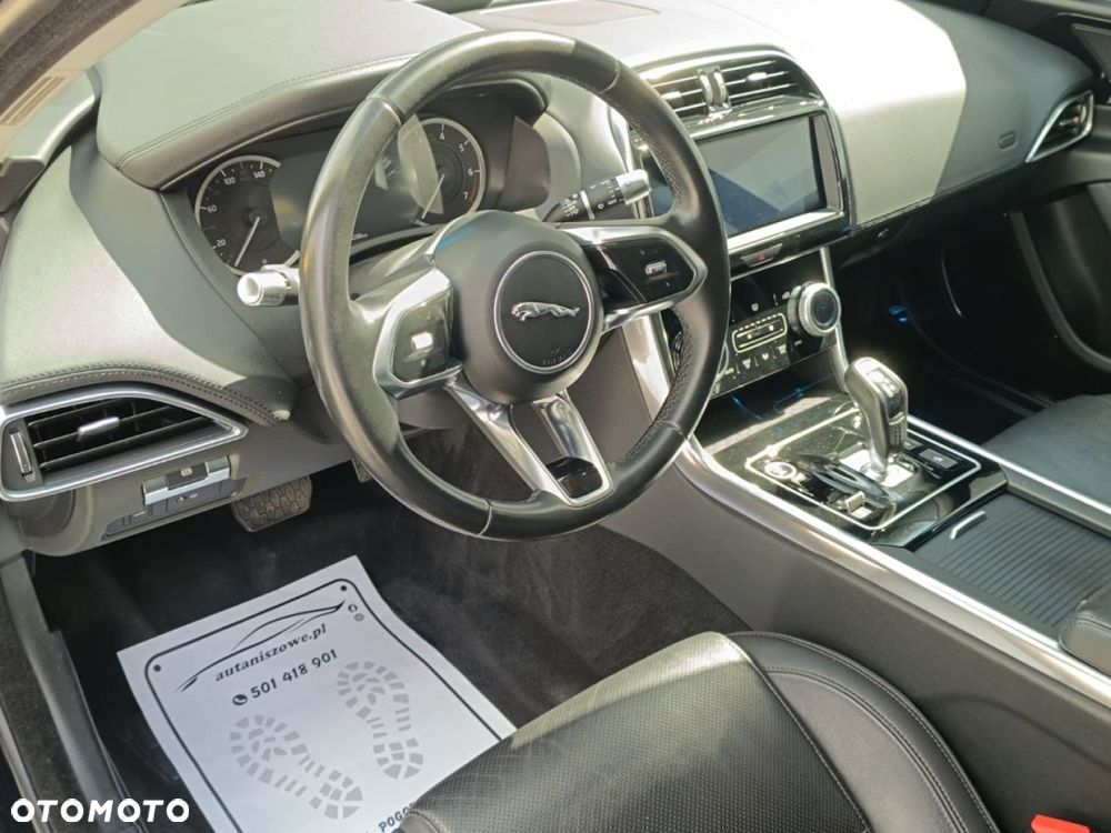 Jaguar XE - 7