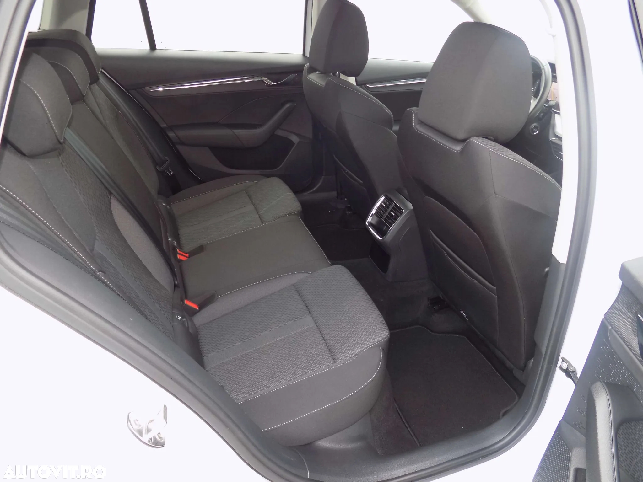 Skoda Octavia 2.0 TDI DSG Style - 30