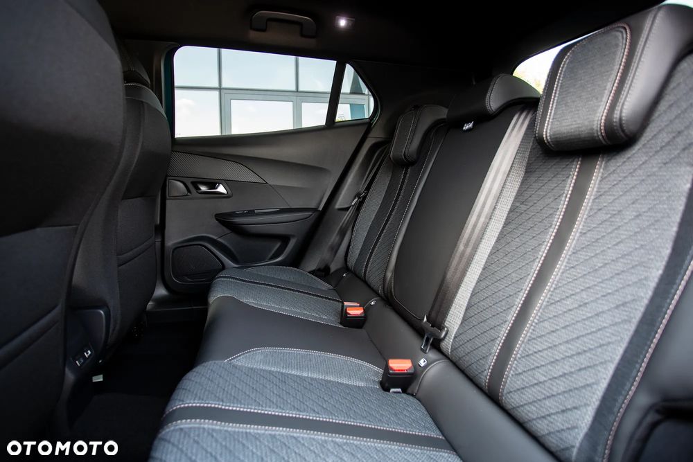 Peugeot 2008 Hybrid 145 e-DSC Allure - 24