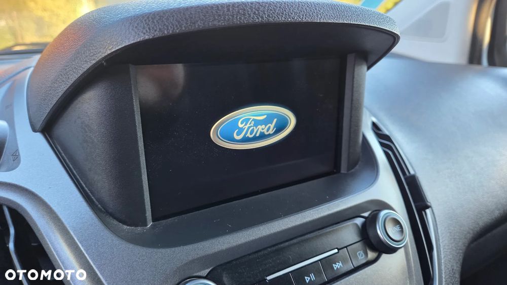 Ford Transit Courier - 17