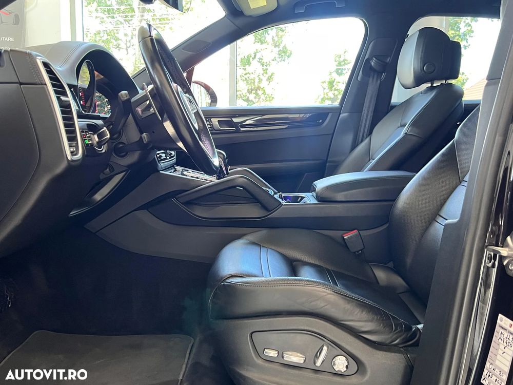 Porsche Cayenne - 27