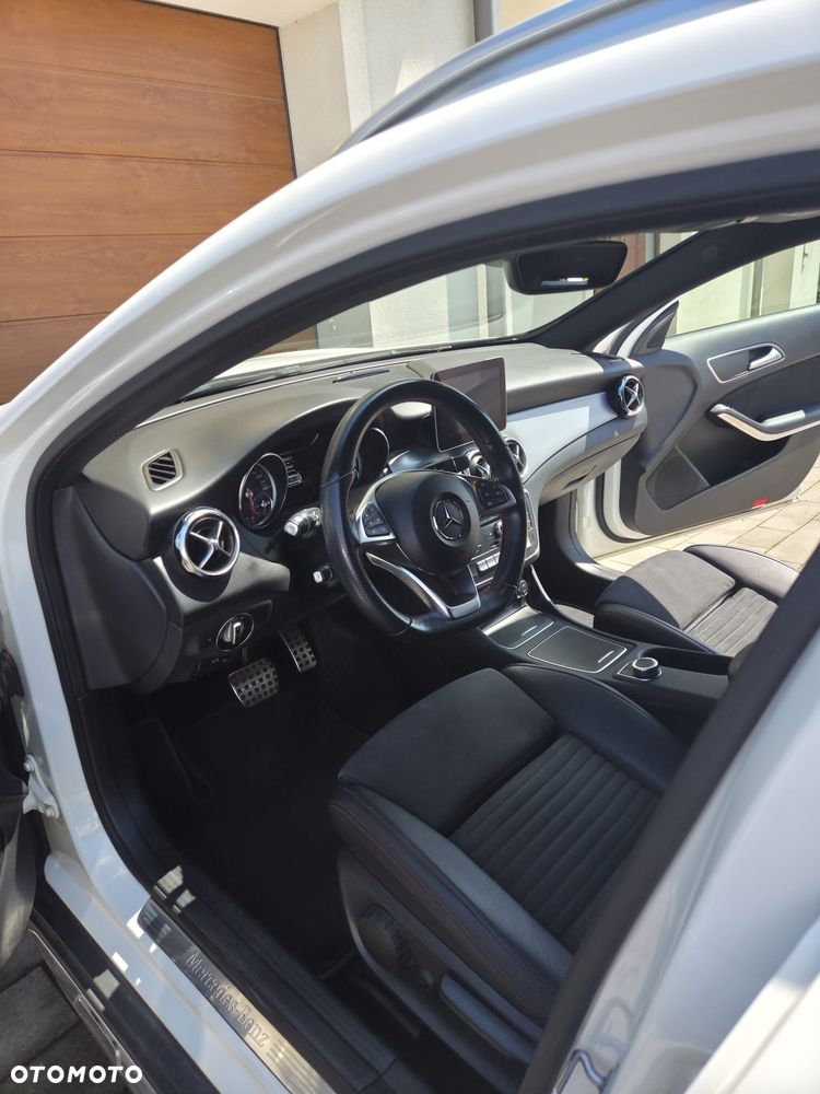 Mercedes-Benz GLA 200 7G-DCT AMG Line - 11