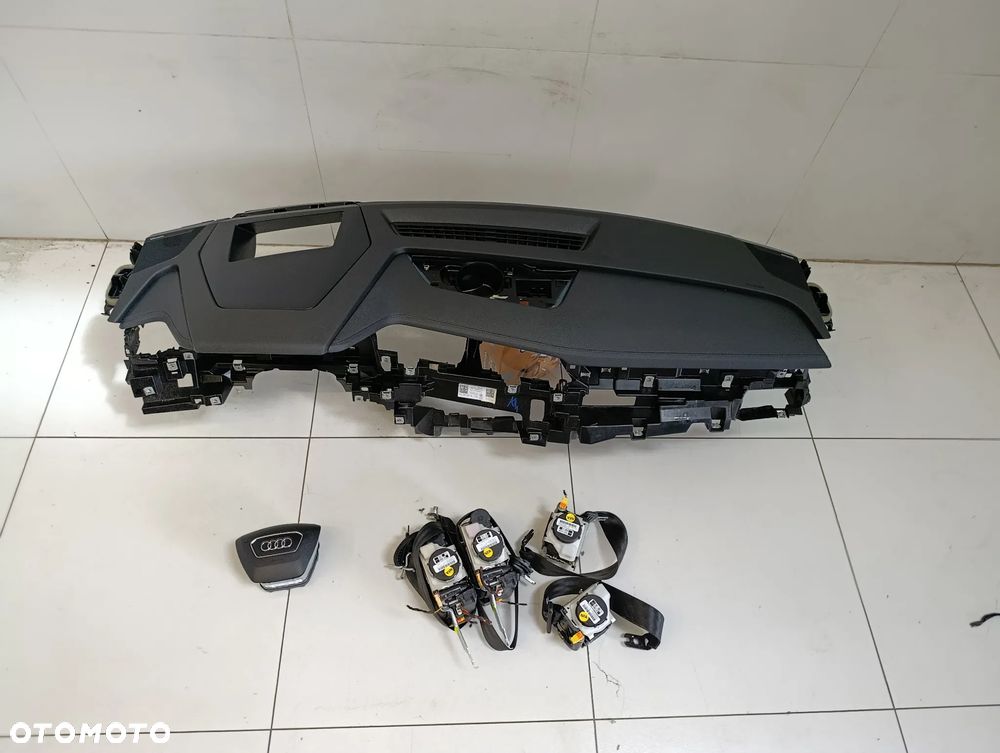 Deska konsola poduszki pasy eu head up #2 Audi Q8 e-tron etron lift - 2
