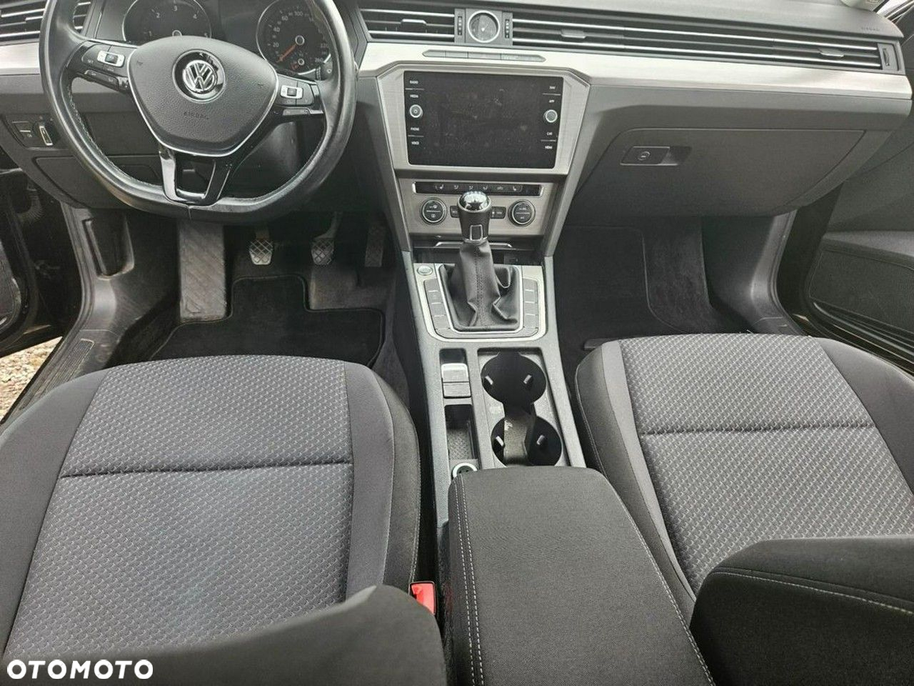 Volkswagen Passat - 12