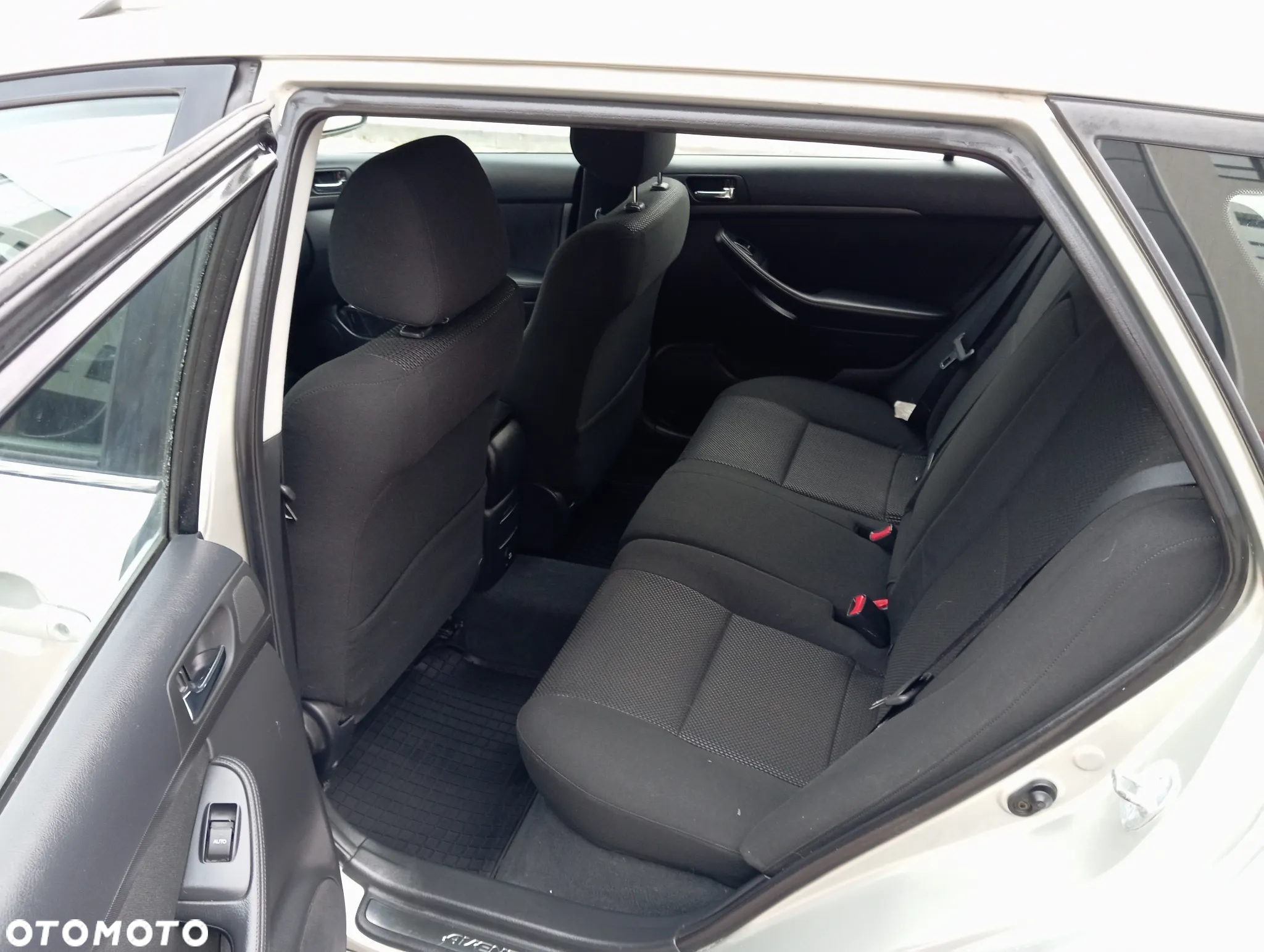 Toyota Avensis - 11
