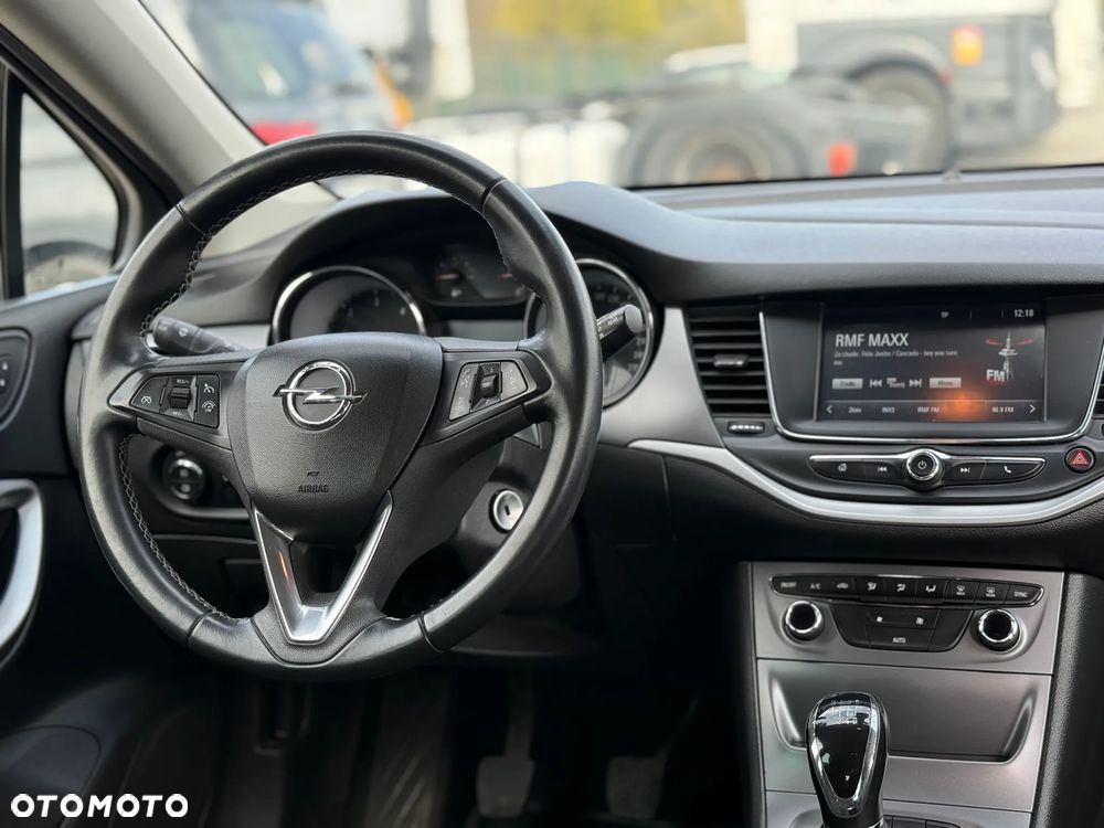 Opel Astra 1.6 CDTI Executive - 8