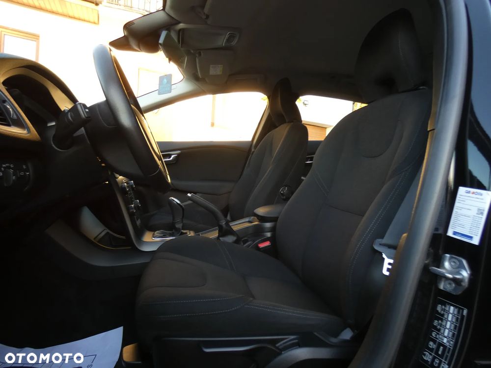 Volvo V40 D3 Drive-E Momentum - 28
