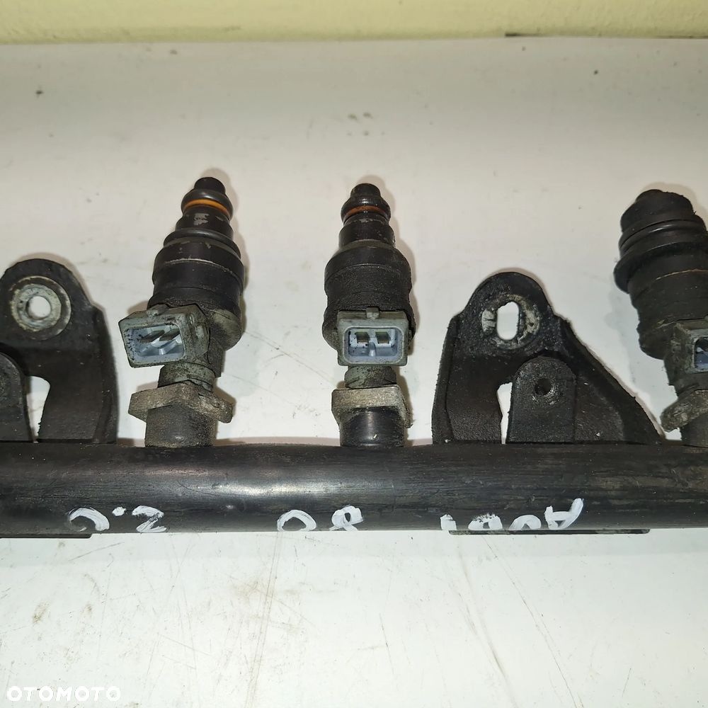LISTWA WTRYSKOWA AUDI 80 B4 2.0 B - 4