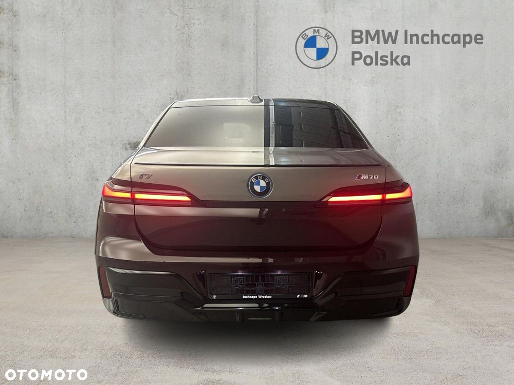 BMW i7 - 4