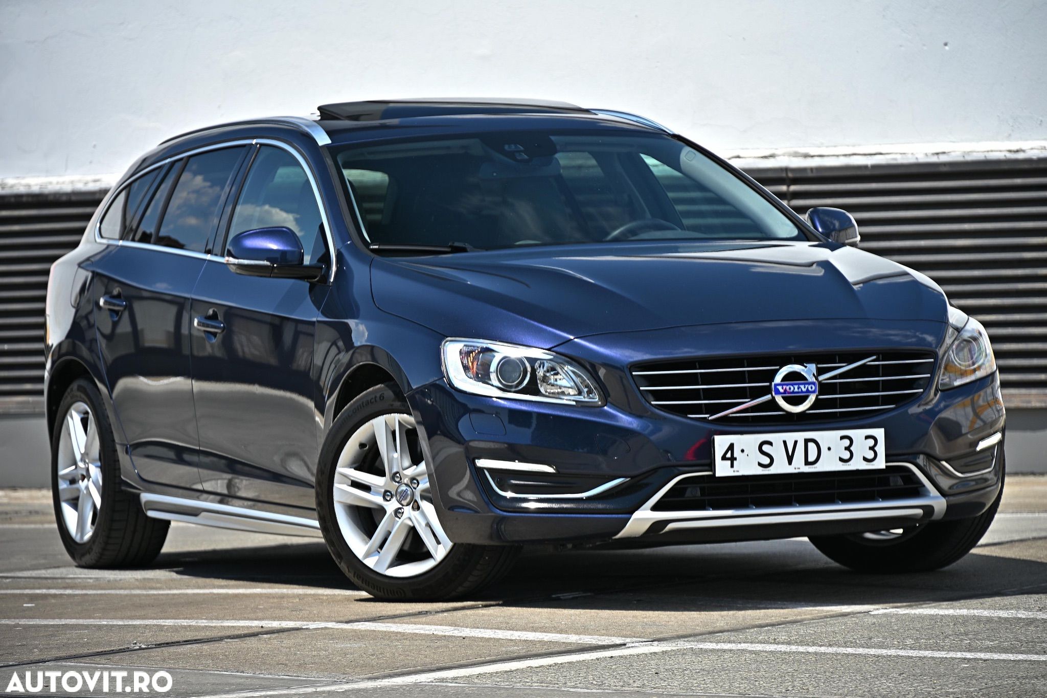Volvo V60 D6 Plug-In-Hybrid AWD Geartronic Summum - 1