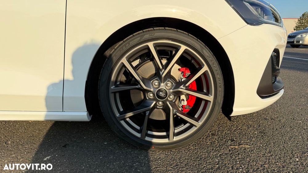 Ford Focus 2.3 Ecoboost 6MT ST X - 19