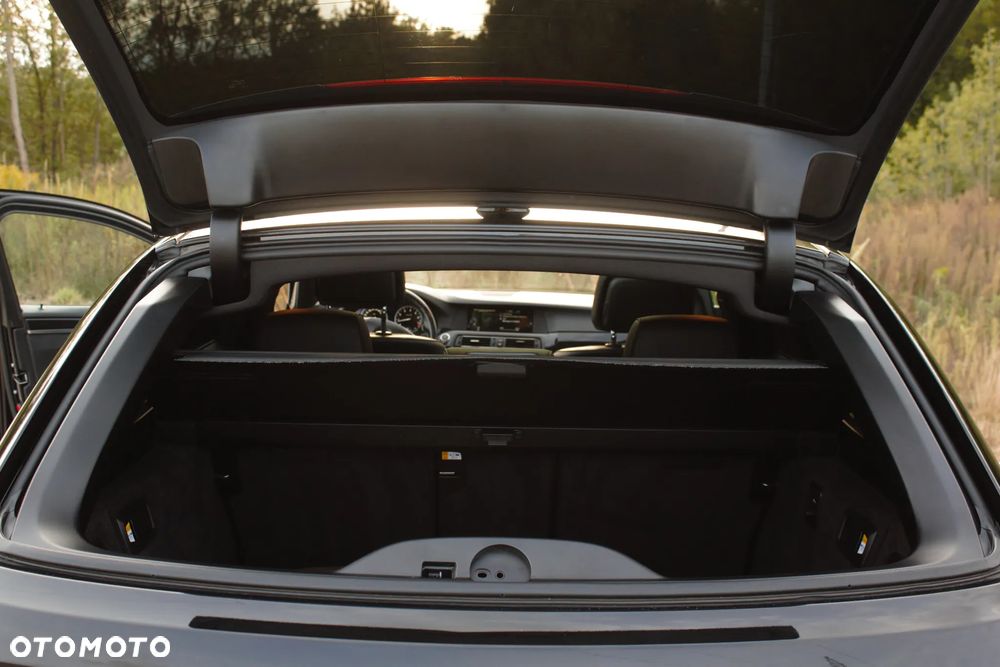 BMW Seria 5 528i Touring - 11