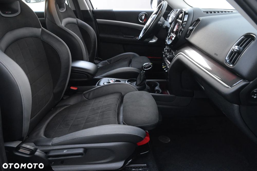 MINI Countryman Cooper SE ALL4 John Cooper Works Trim - 37