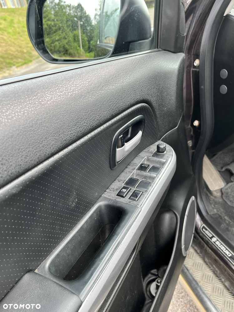 Suzuki Grand Vitara 2.4 De Luxe - 19