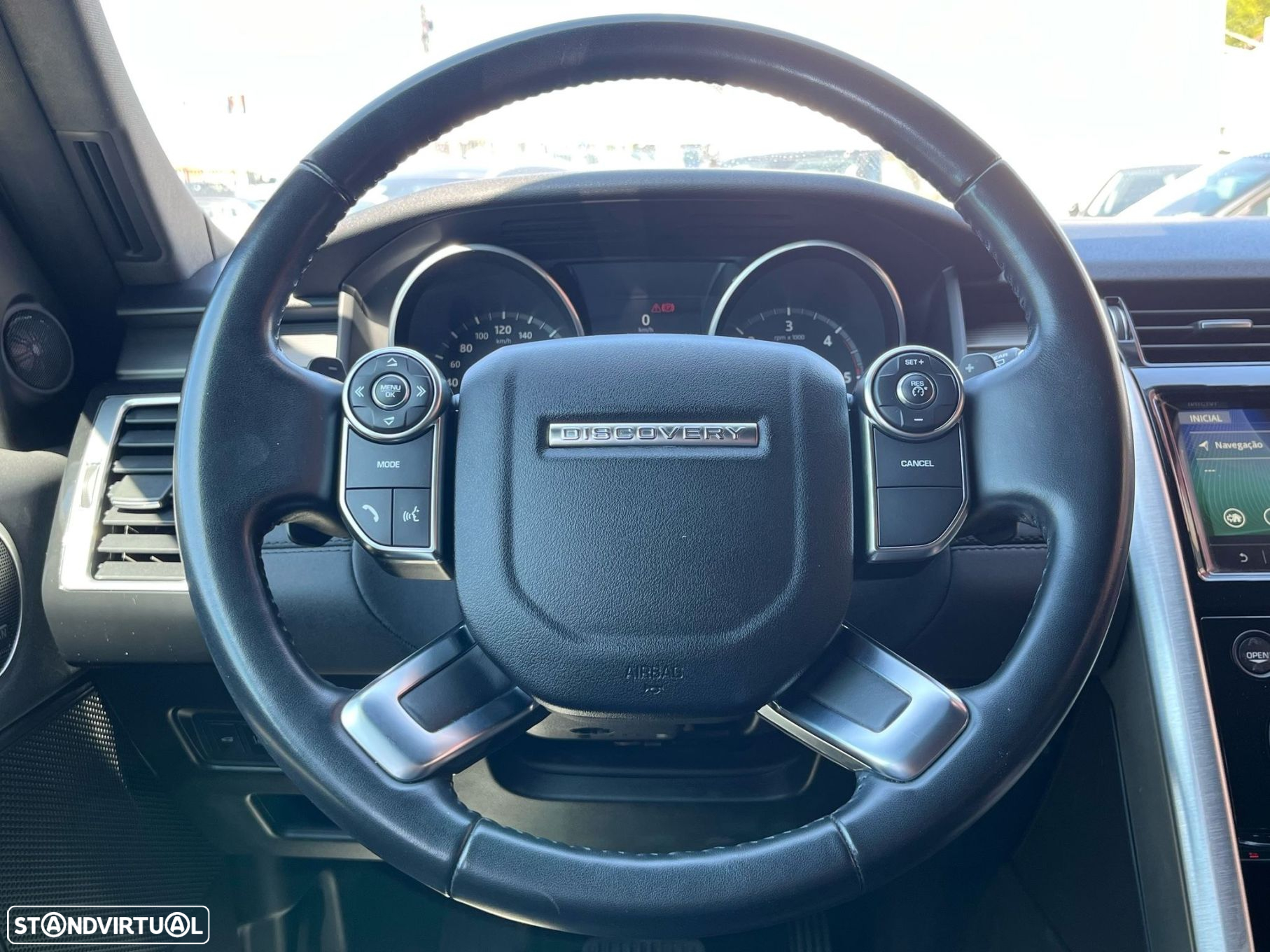Land Rover Discovery 2.0 SD4 HSE Auto - 12