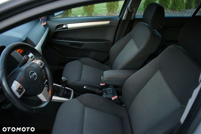 Opel Astra 1.6 Innovation 110 Jahre - 9