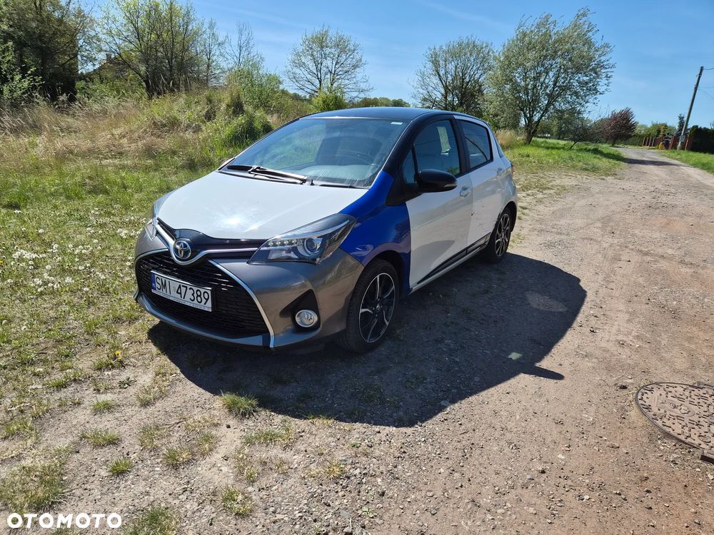 Toyota Yaris Hybrid 100 Selection - 2