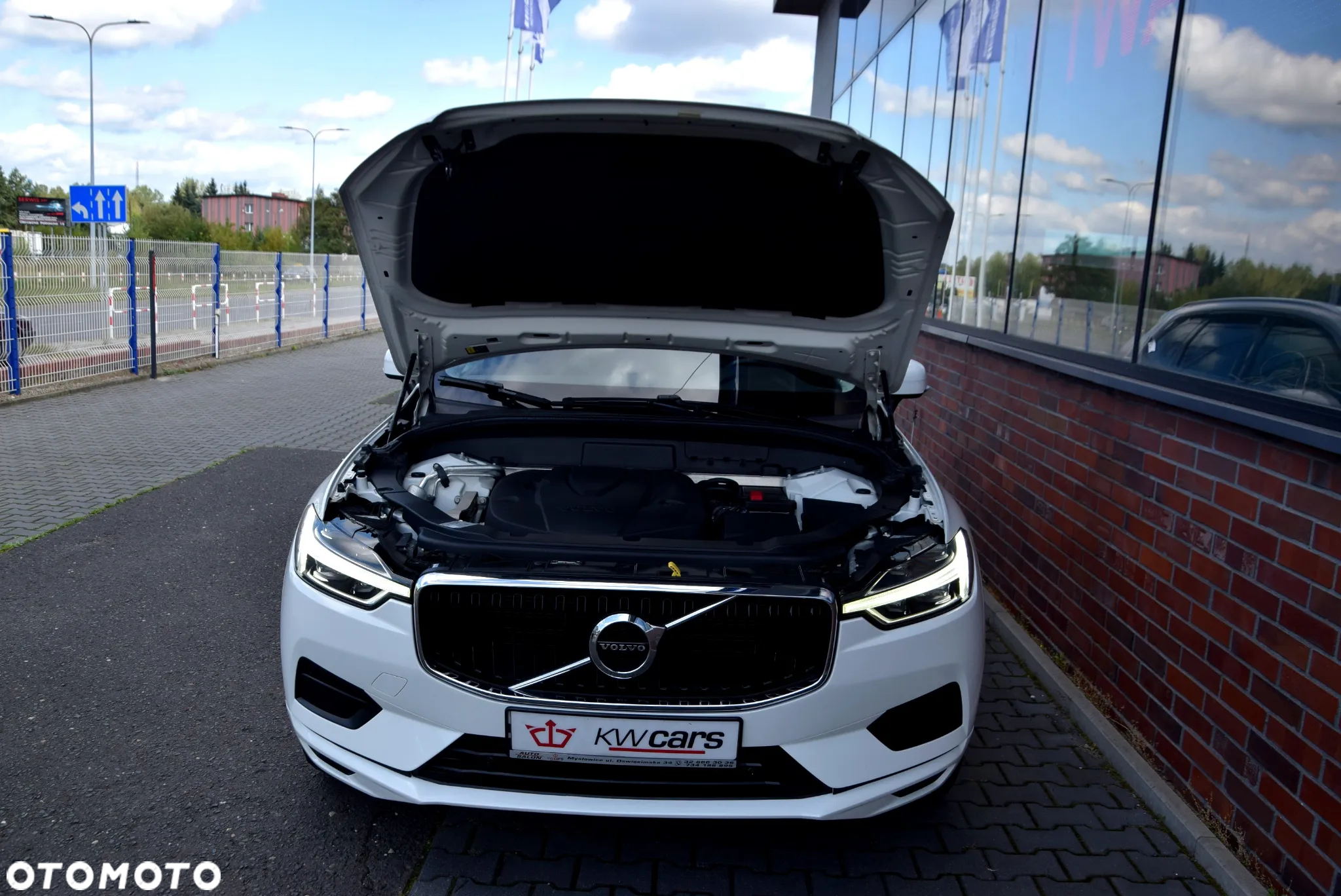 Volvo XC 60 D4 Momentum Pro - 11