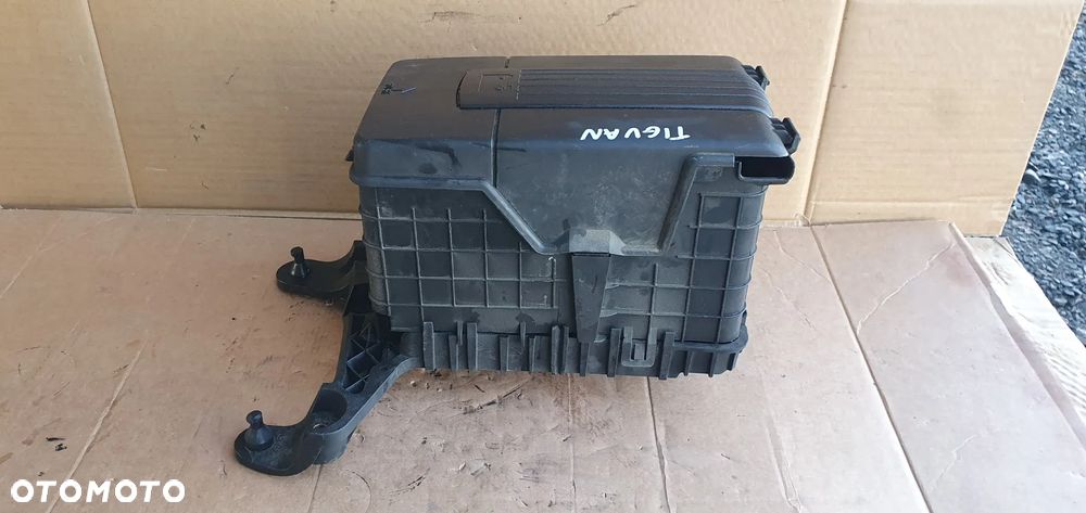 Obudowa podstawa akumulatora VW Tiguan I Lift 3C0915443A 3C0915335 - 2