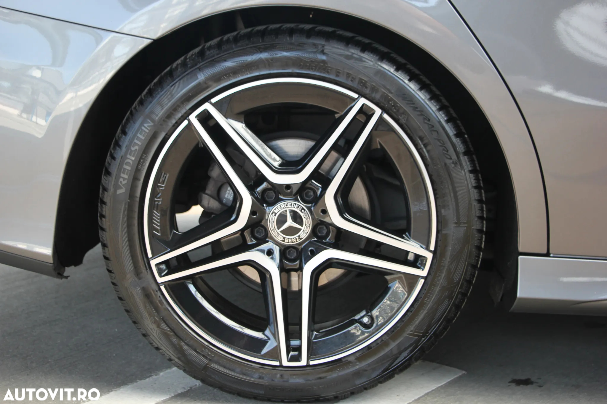 Mercedes-Benz A 180 7G-DCT AMG Line Advanced Plus - 22