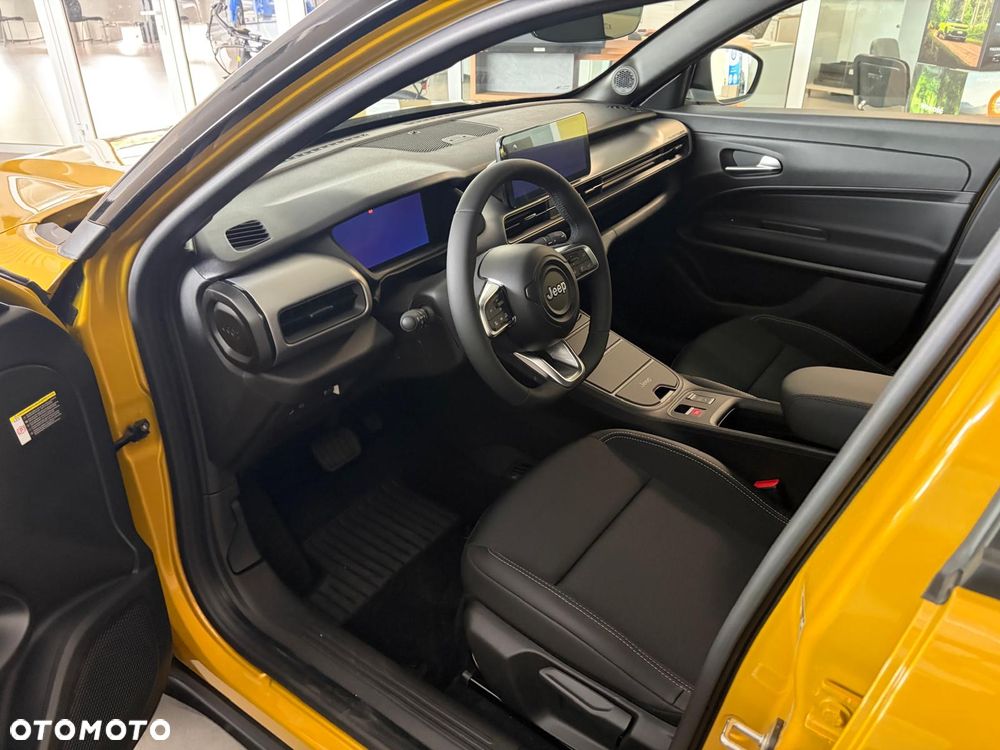 Jeep Avenger 1.2 T3 mHEV Black Edition FWD eDCT6 - 4