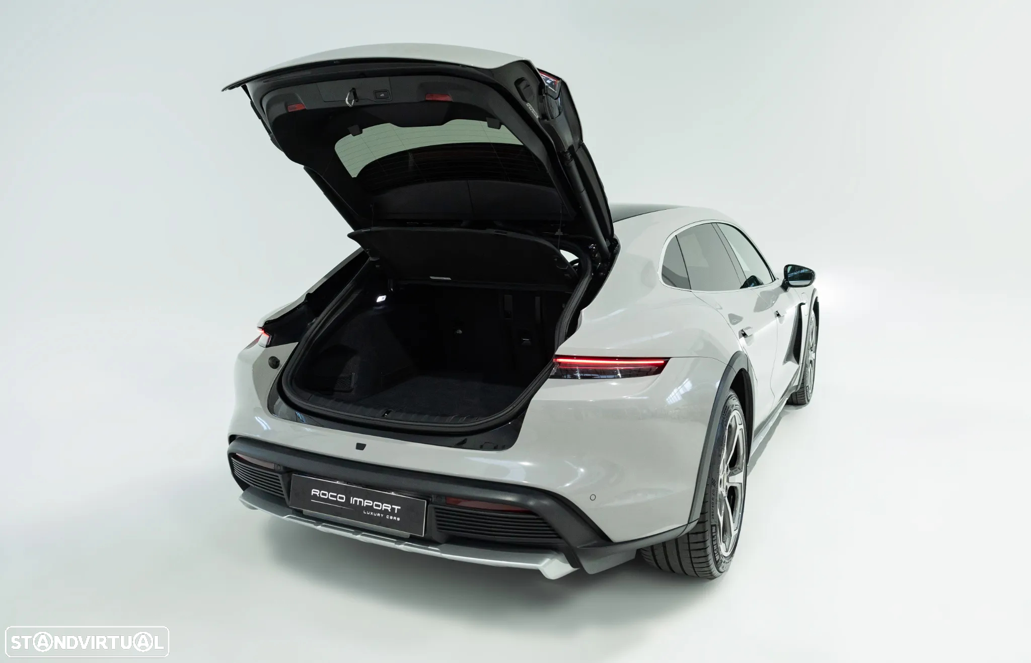 Porsche Taycan Cross Turismo 4 - 15