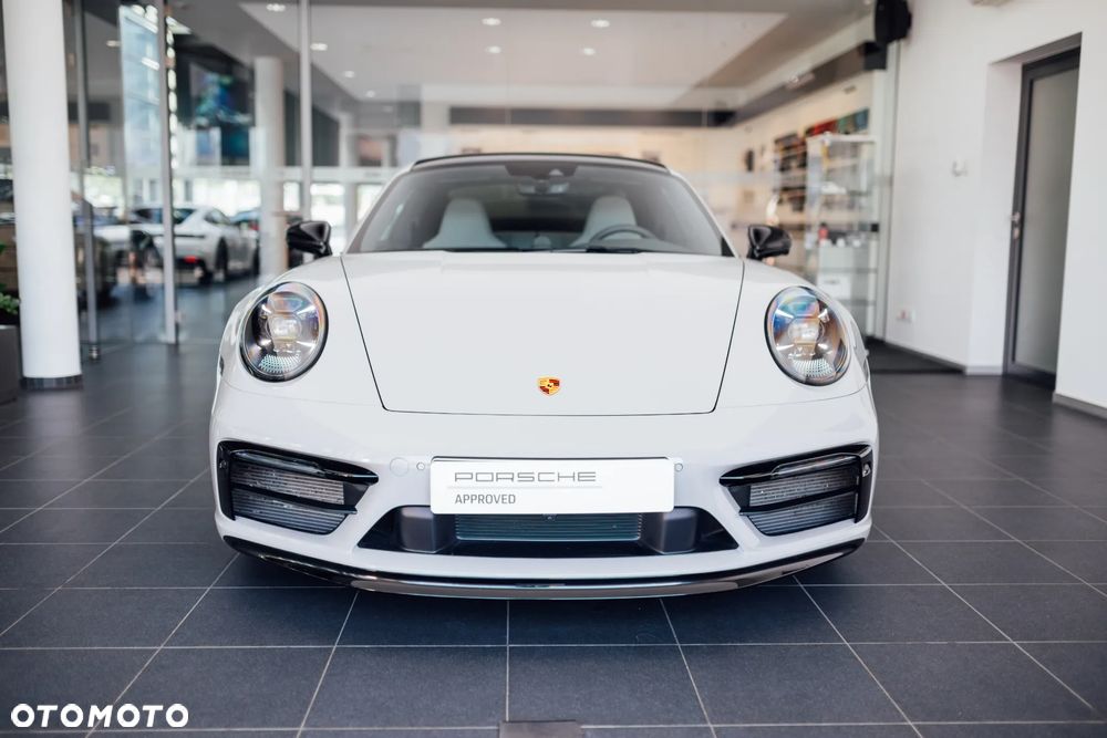 Porsche 911 Carrera GTS - 8