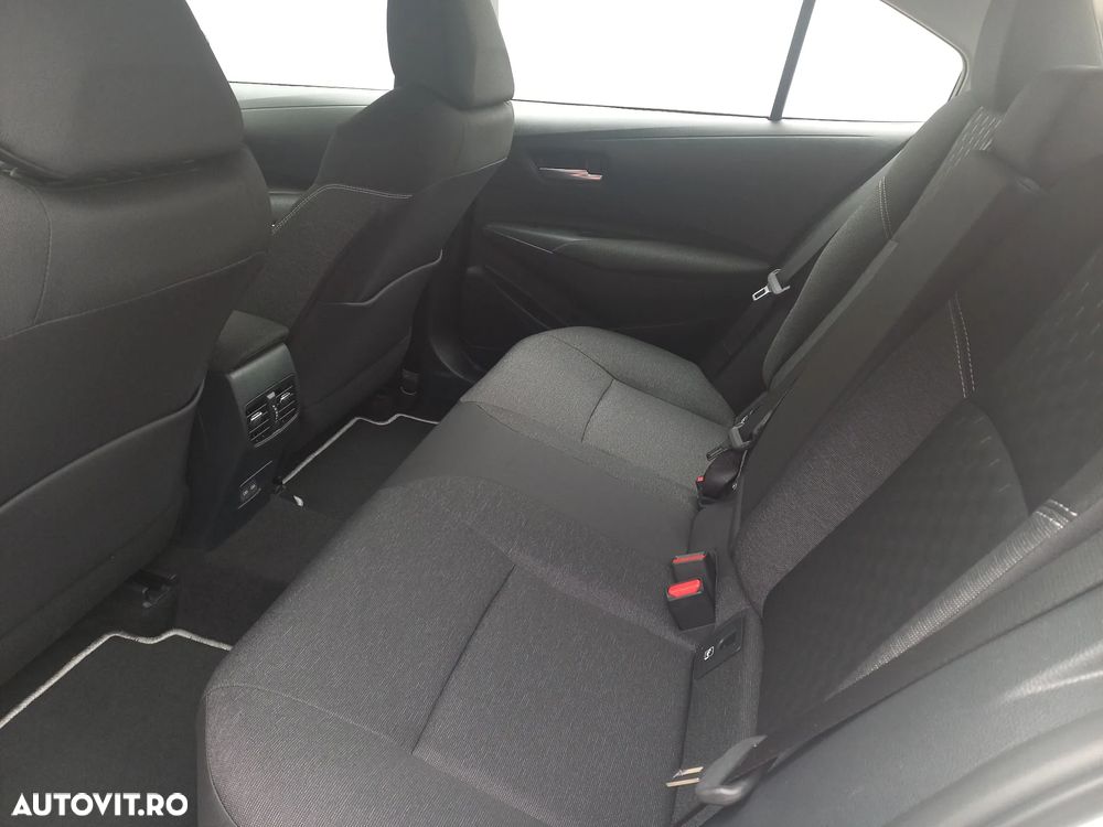 Toyota Corolla Sedan 1.8 HSD Business - 11