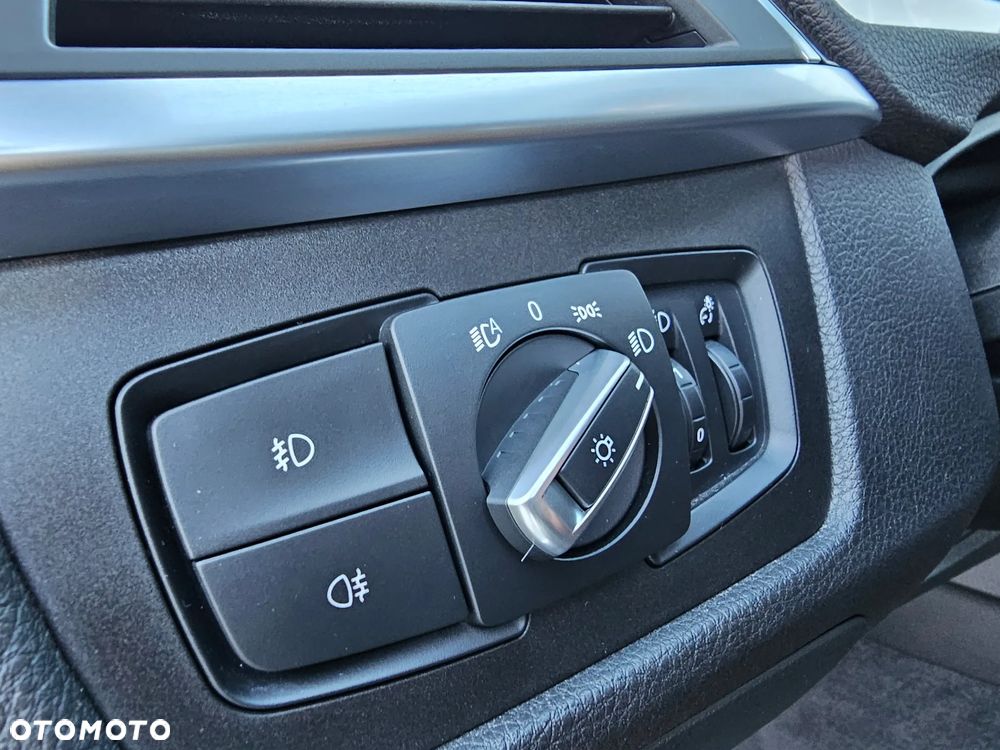 BMW Seria 3 320i xDrive Sport Line - 25