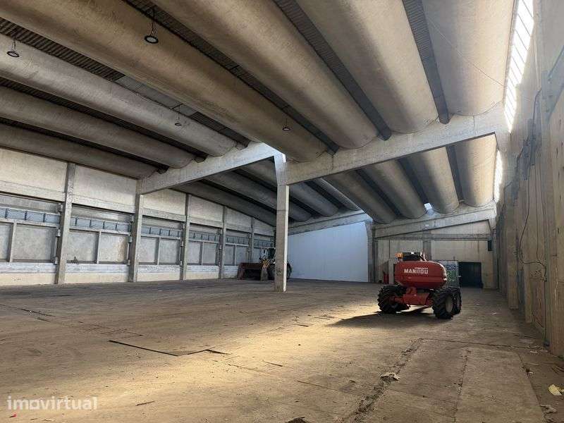 Armazém para alguar - Grande imagem: 2/3