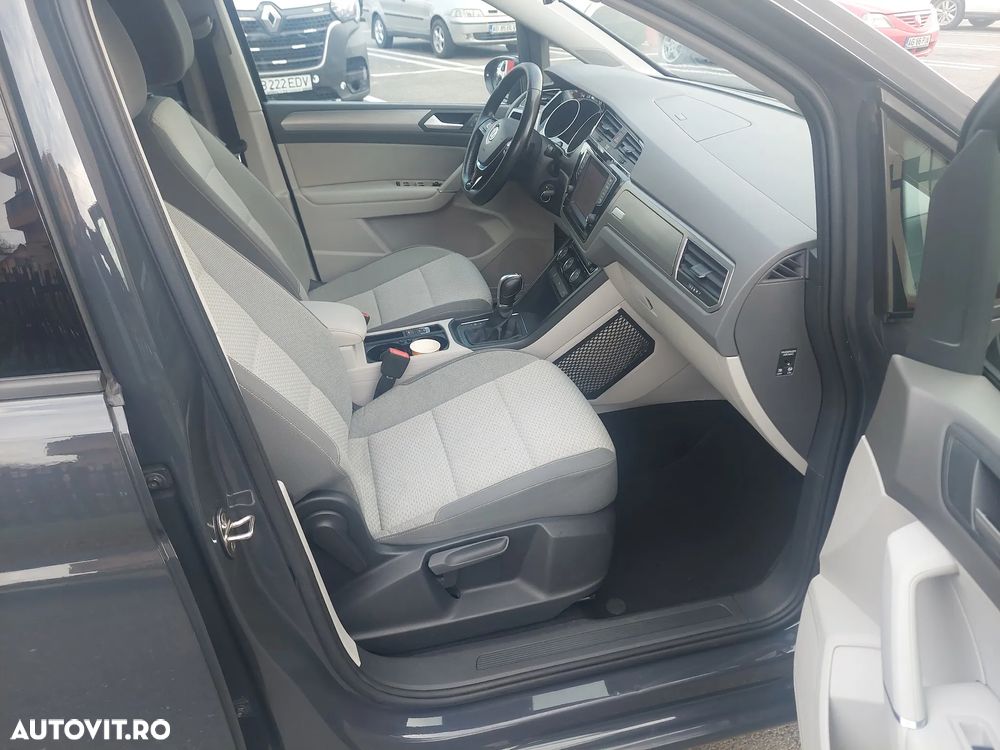 Volkswagen Touran - 25