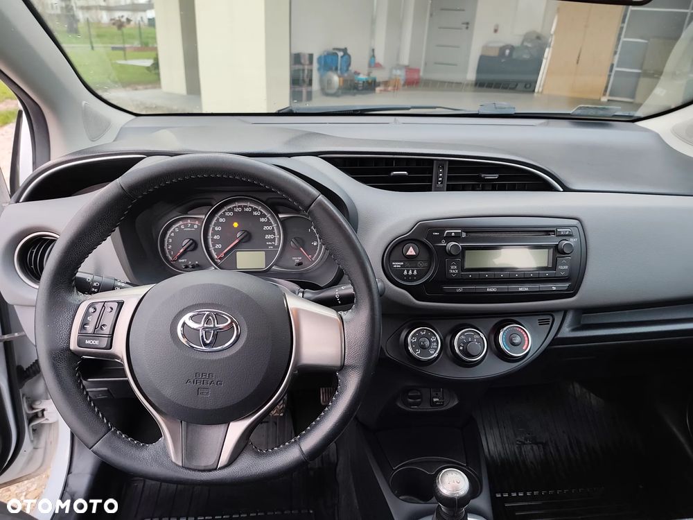 Toyota Yaris 1.0 Active EU6 - 13