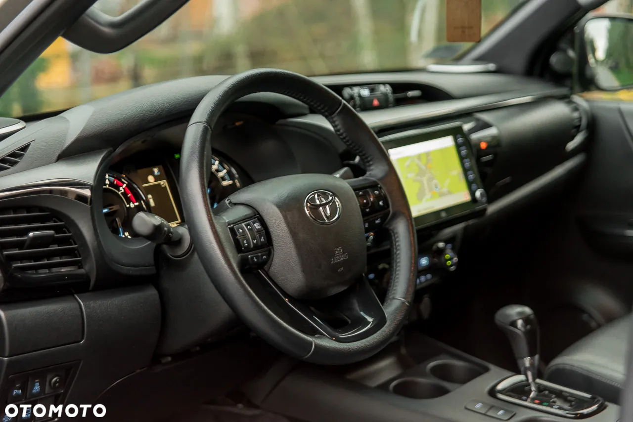 Toyota Hilux 2.8 D-4D Double Cab Invincible Sport 4x4 - 30