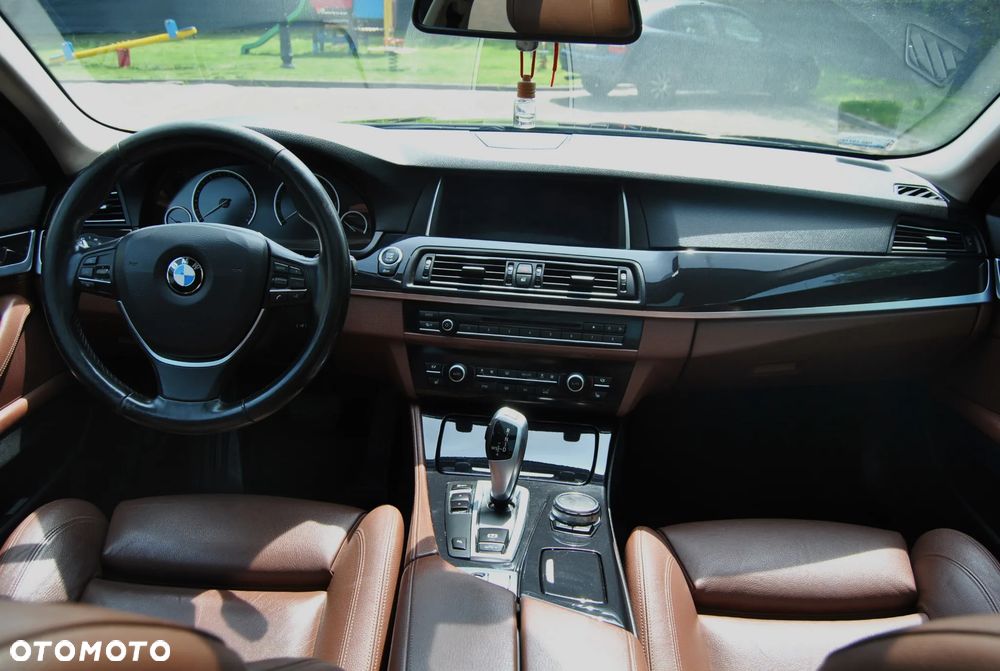 BMW Seria 5 520d Luxury Line - 9