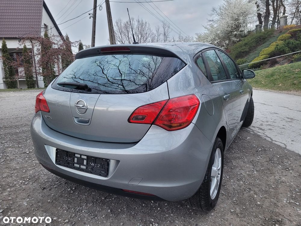 Opel Astra 1.6 Innovation - 20