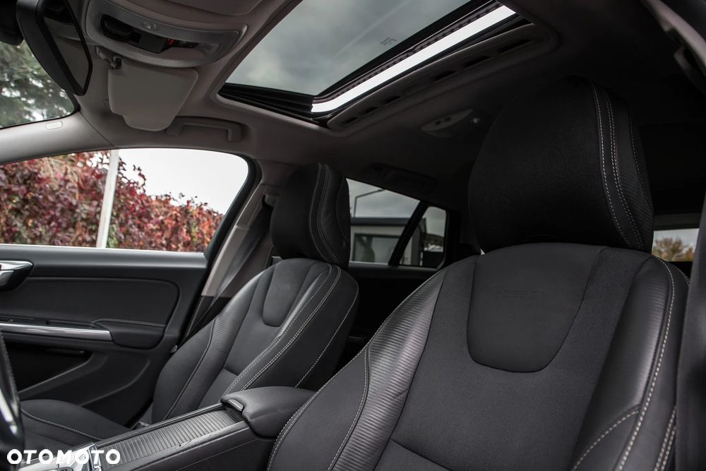 Volvo V60 T6 AWD Geartronic RDesign - 18