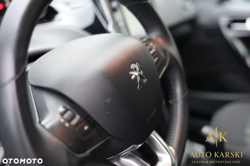 Peugeot 208 - 6