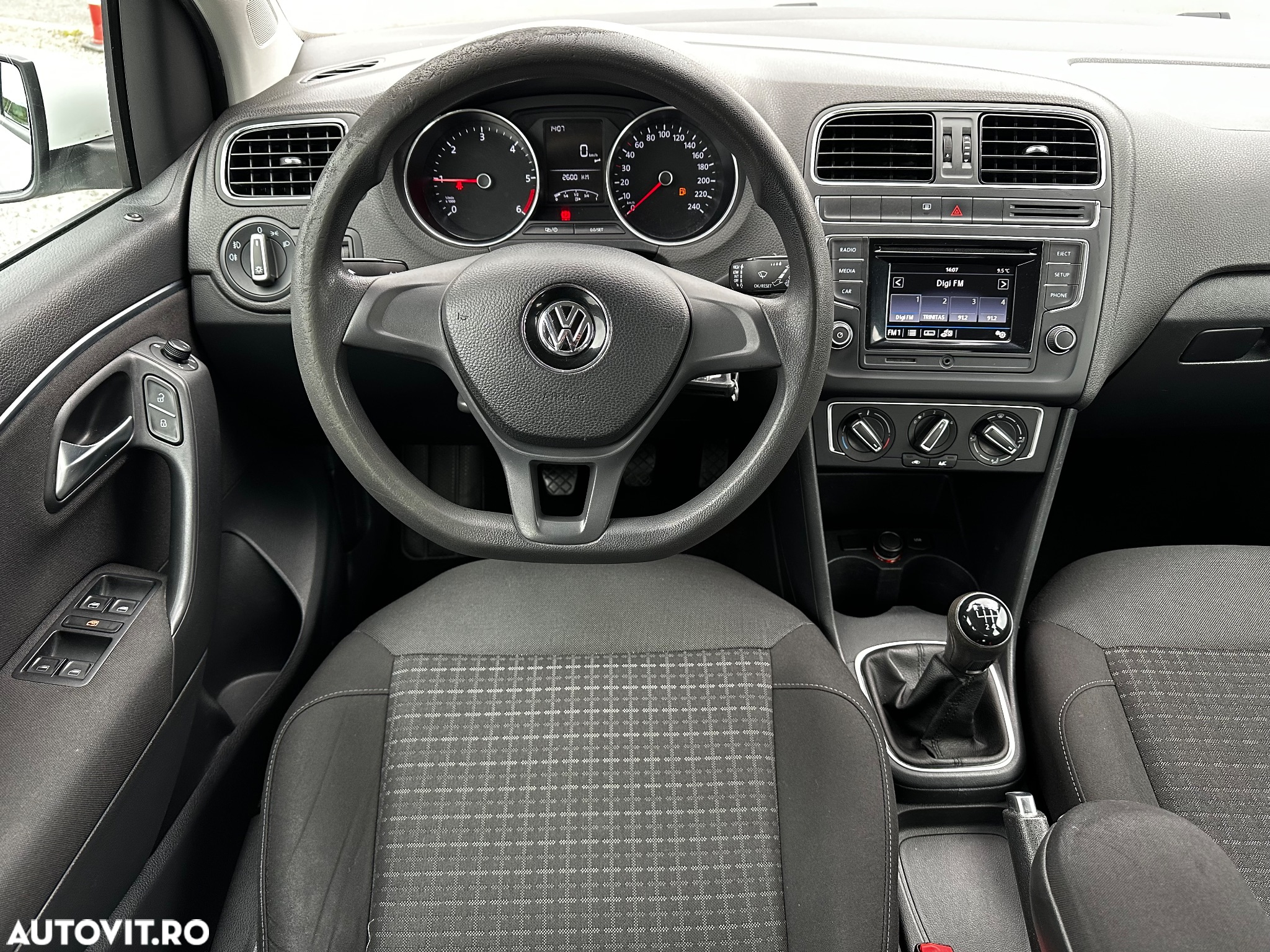 Volkswagen Polo 1.4 TDI (Blue Motion Technology) Comfortline - 20