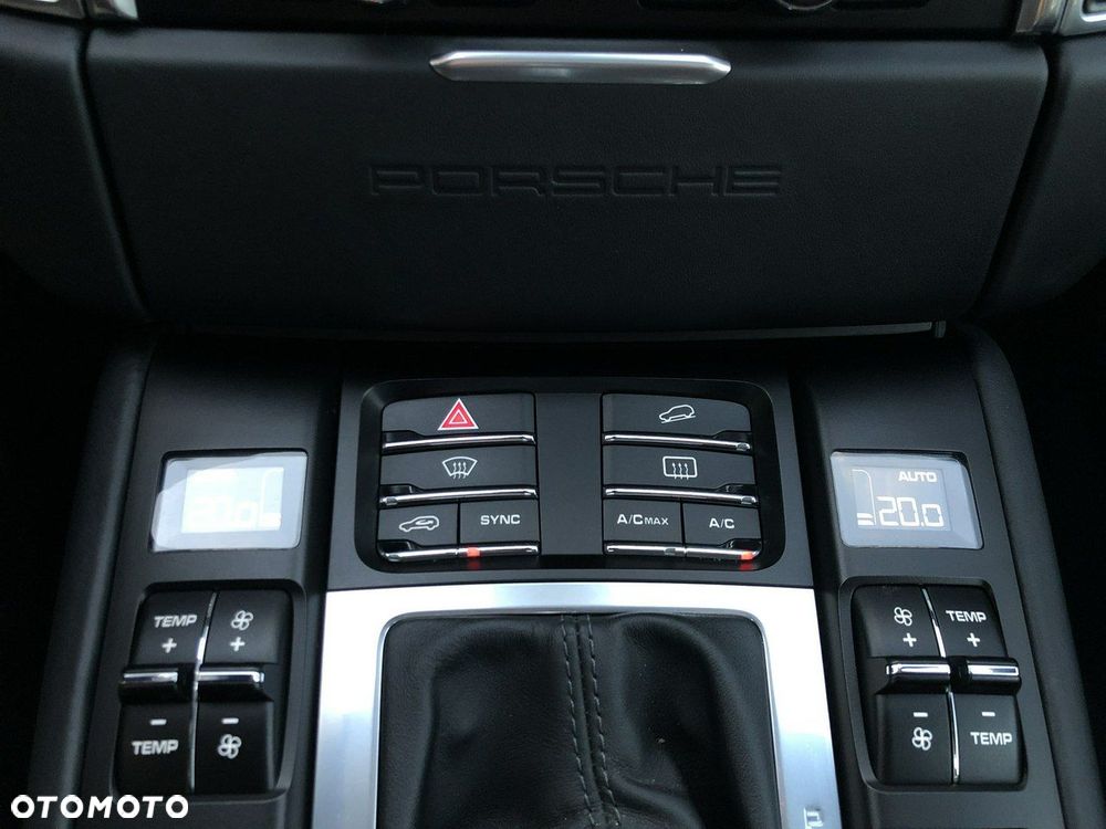 Porsche Macan - 25