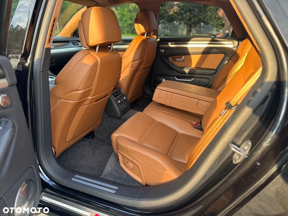 Audi S8 - 30