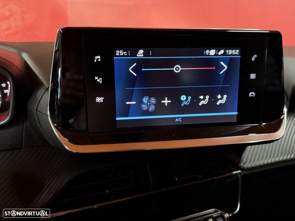 Peugeot 208 PureTech 100 EAT8 Active - 11