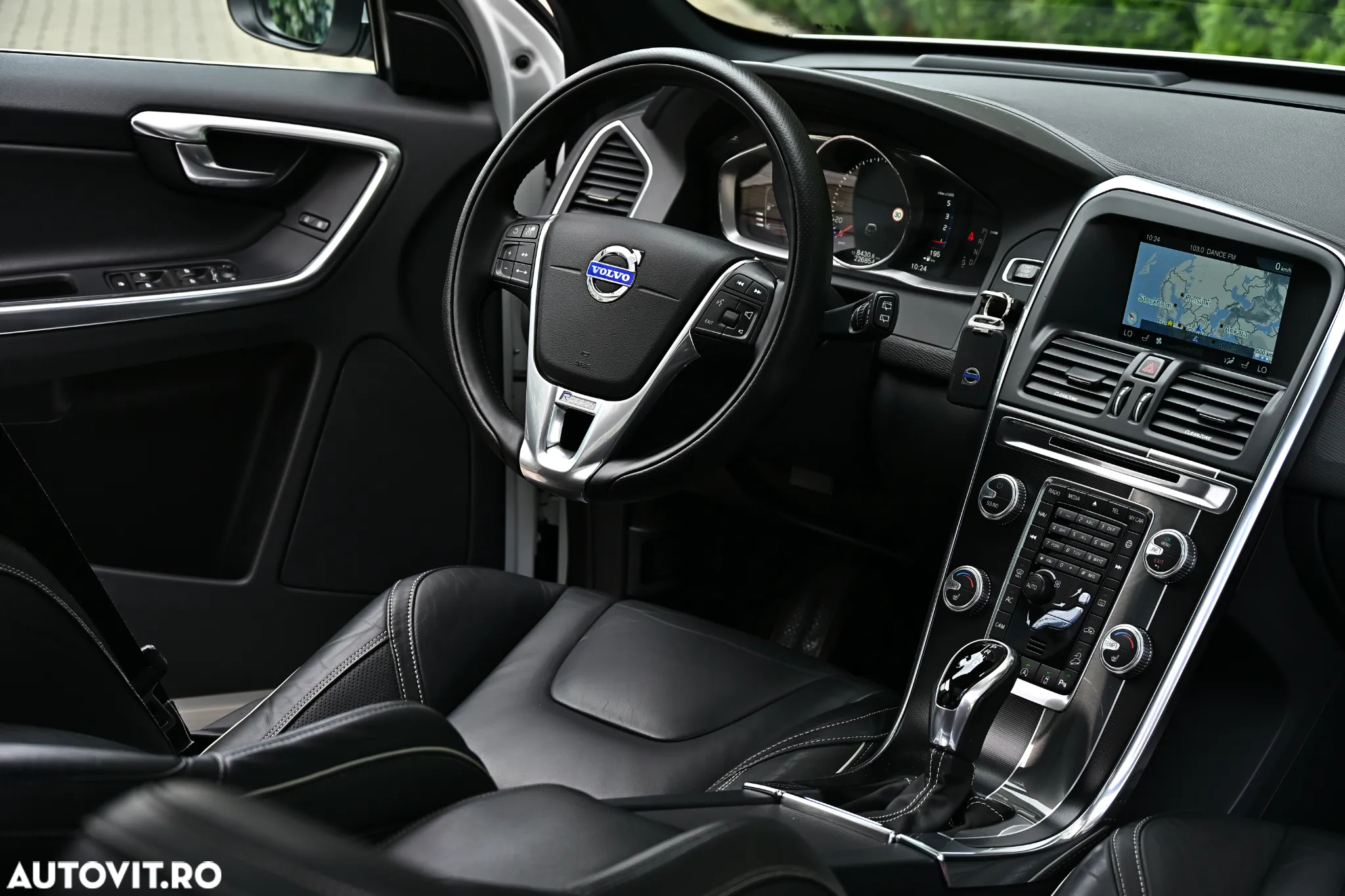 Volvo XC 60 D5AWD R-Design - 18