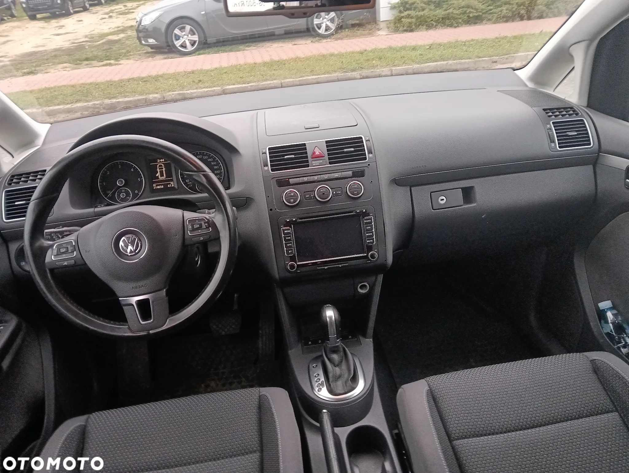Volkswagen Touran 2.0 TDI DPF BlueMotion Technology DSG Comfortline - 26