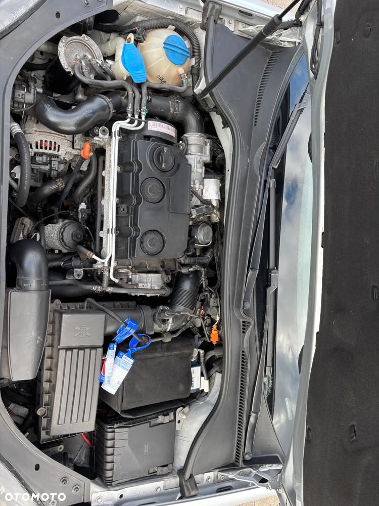 Volkswagen Golf V 1.9 TDI DPF BlueMot Comfortline - 9