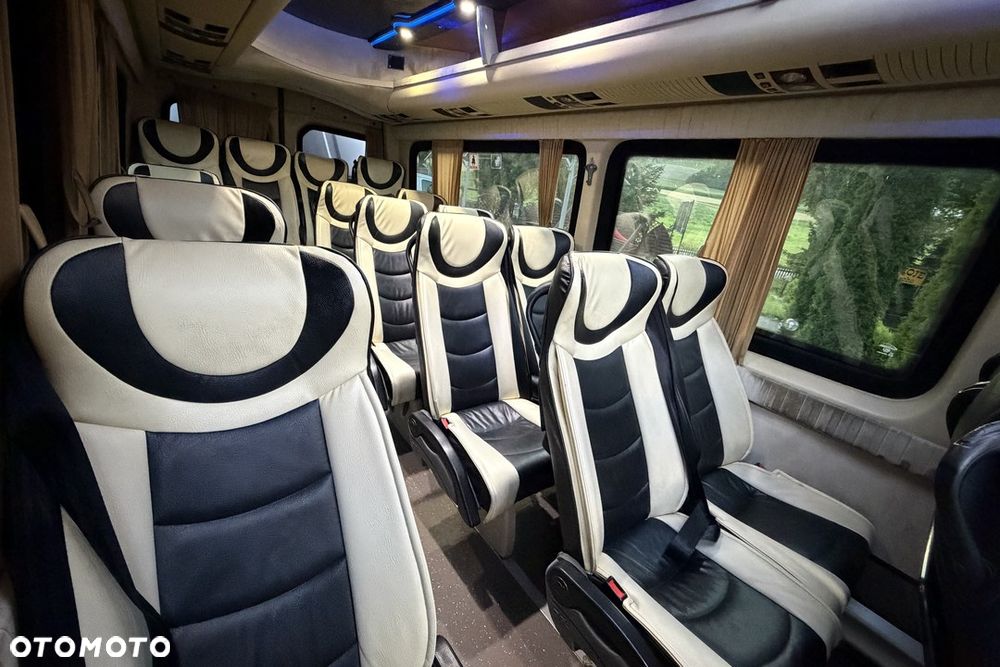 Mercedes-Benz Sprinter - 14