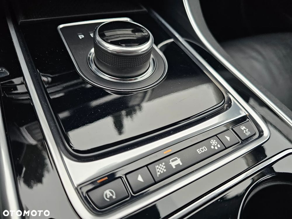 Jaguar XE E-Performance Portfolio - 22