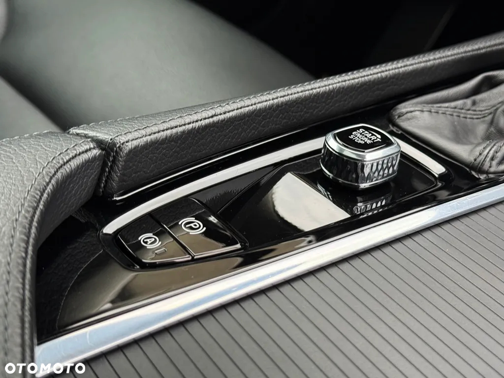 Volvo S90 T4 Geartronic Momentum Pro - 33