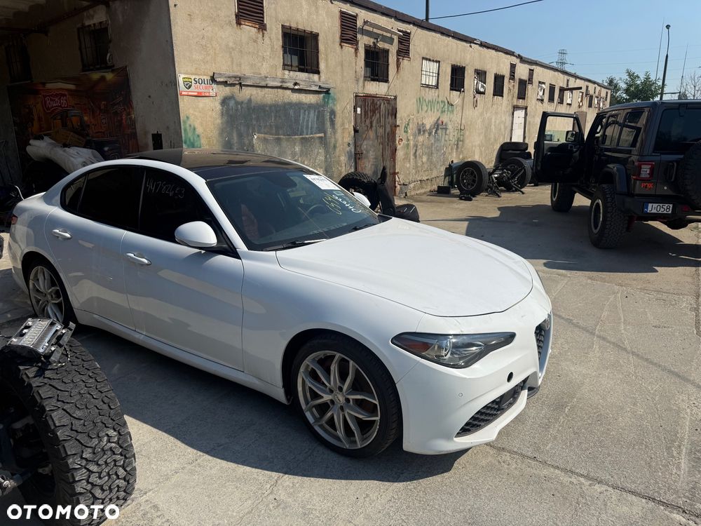 Alfa Romeo Giulia 2.0 Turbo 16V AT8-Q4 Veloce Ti - 4