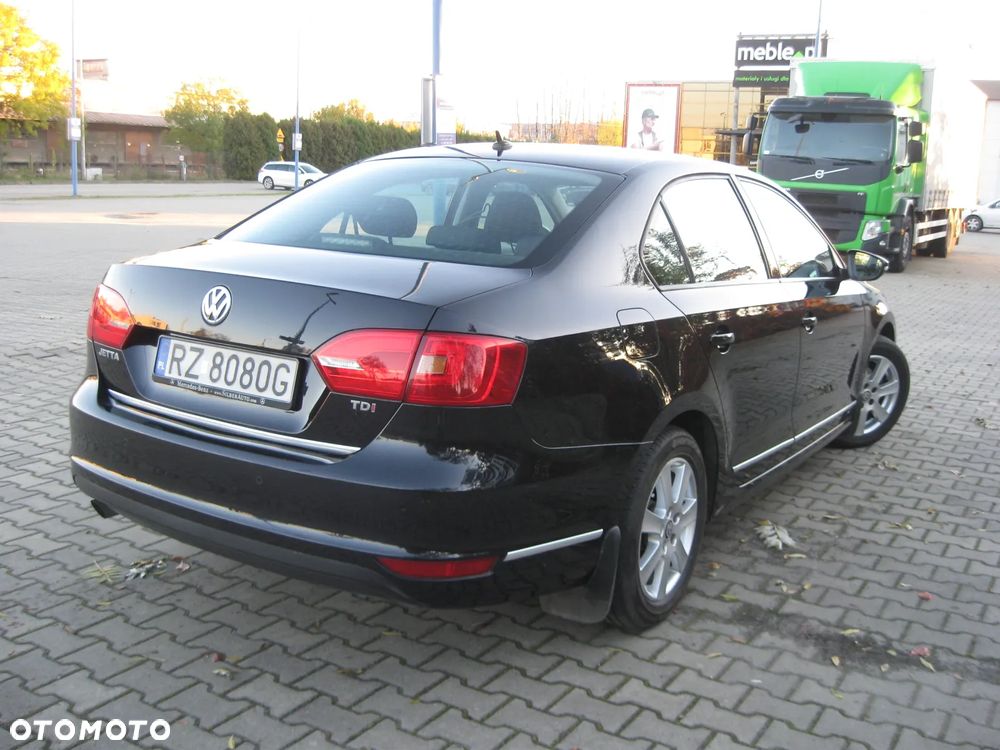 Volkswagen Jetta 1.6 TDI Comfortline - 2