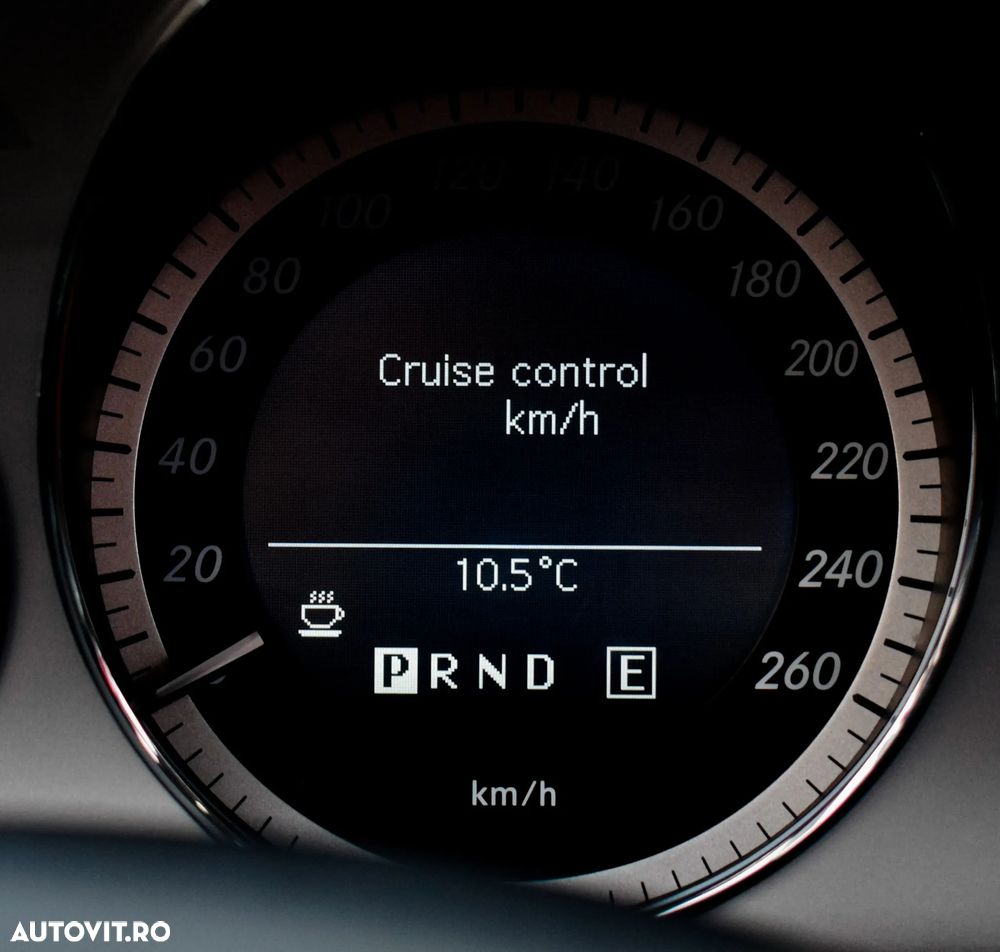 Mercedes-Benz E 220 CDI DPF BlueEFFICIENCY Automatik Avantgarde - 29